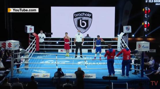 Казахстанский боксер вышел в полуфинал чемпионата мира